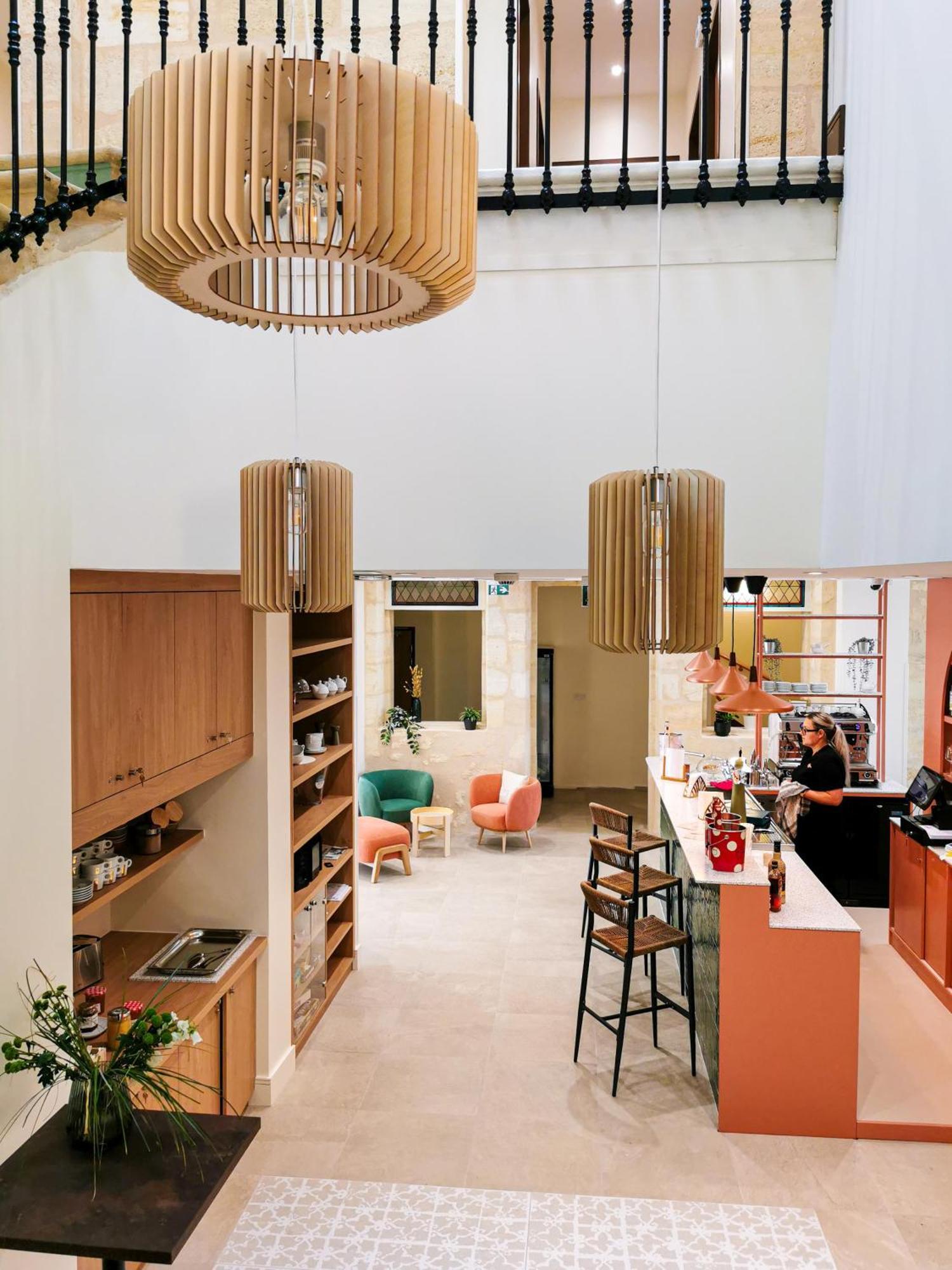 Bloom Hostel Bar & Garden 보르도 외부 사진