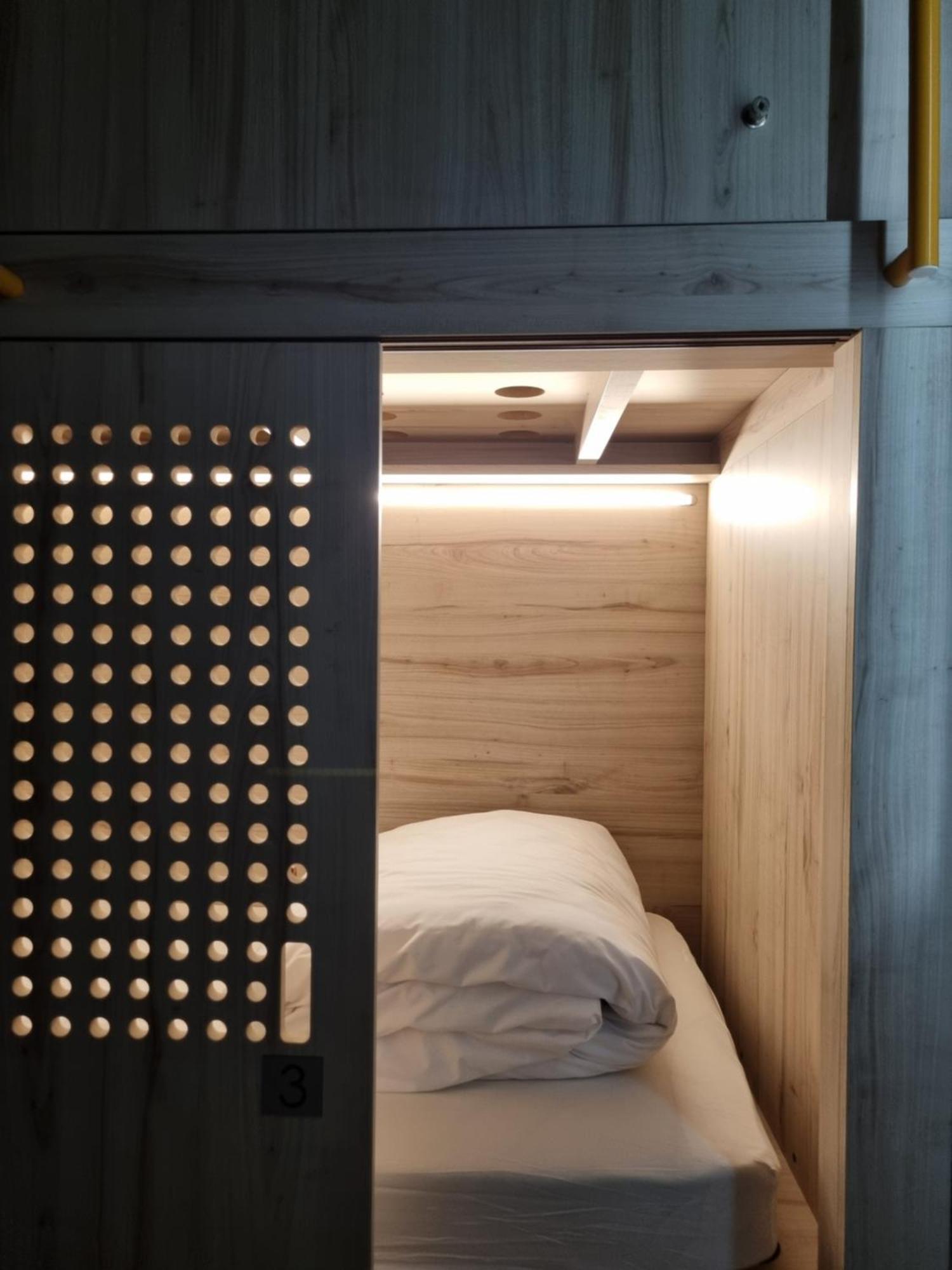 Bloom Hostel Bar & Garden 보르도 외부 사진